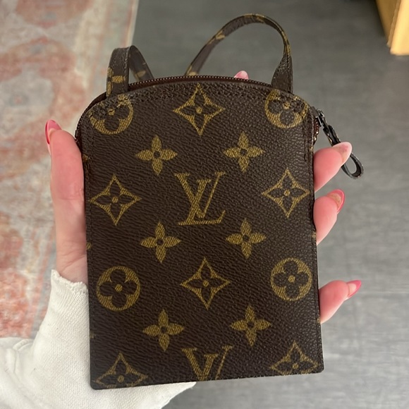 Louis Vuitton phone purse - Picture 4 of 10